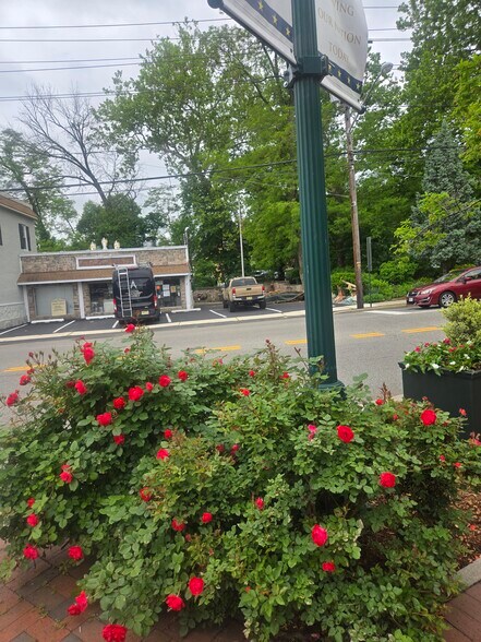 14 N Franklin Tpke, Ho-Ho-Kus, NJ à louer - Photo du bâtiment - Image 3 de 5