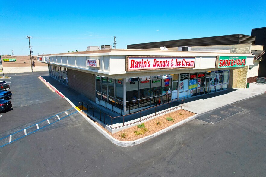 Shops to Superior Grocers Center portefeuille de 2 propriétés à vendre sur LoopNet.ca - Photo du bâtiment - Image 3 de 35
