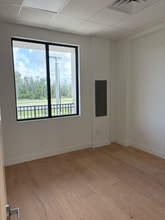 11850-11880 Cheeca Ct, Fort Myers, FL for lease Interior Photo- Image 2 of 4