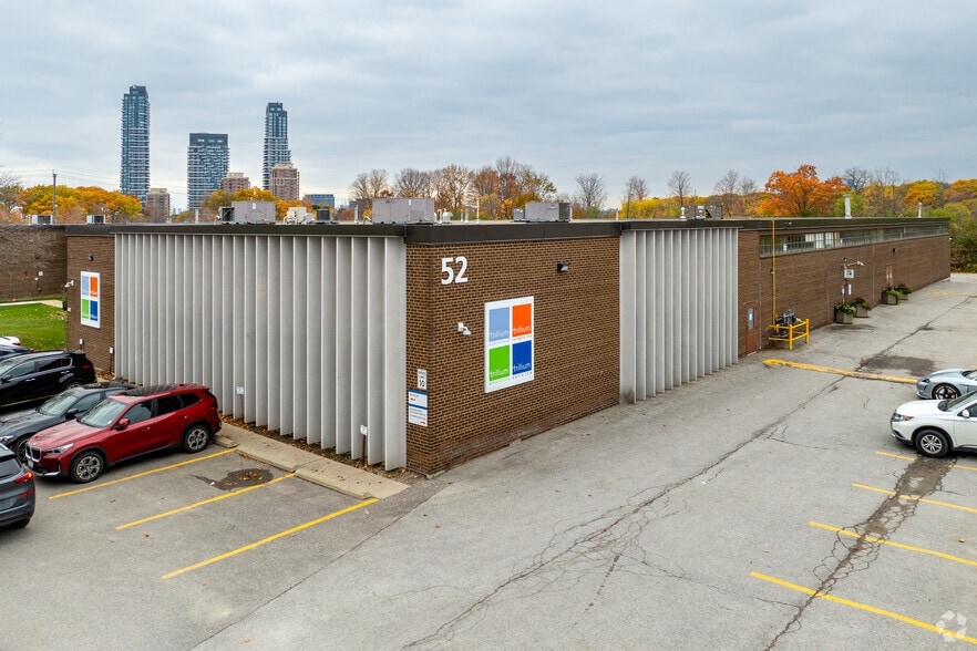 44-52 Prince Andrew Pl, Toronto, ON for lease - Primary Photo - Image 2 of 2