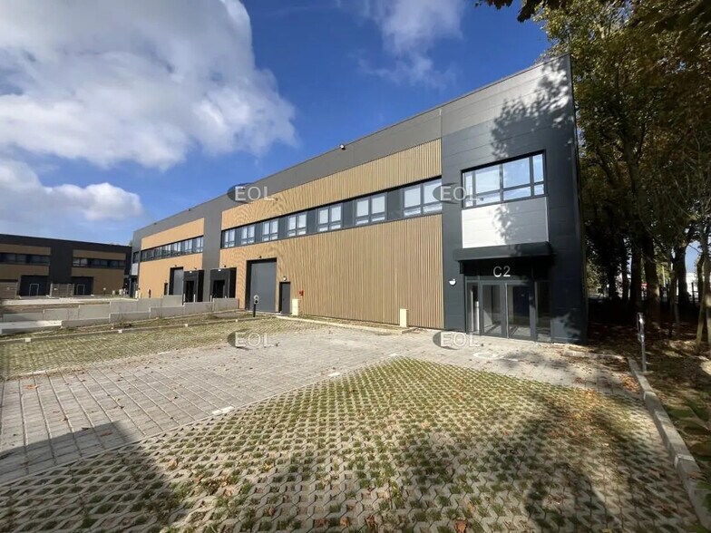 Industrial in Trappes for lease - Building Photo - Image 3 of 8