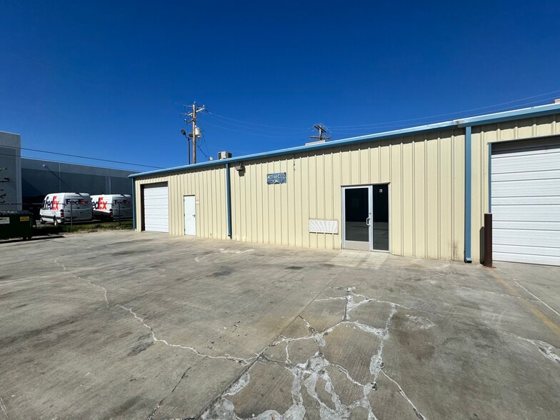2440 S 3400 W, Salt Lake City, UT for lease - Building Photo - Image 2 of 8