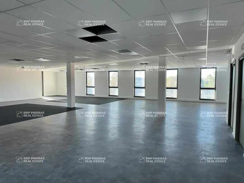Office in Aix-en-Provence for lease - Building Photo - Image 3 of 17