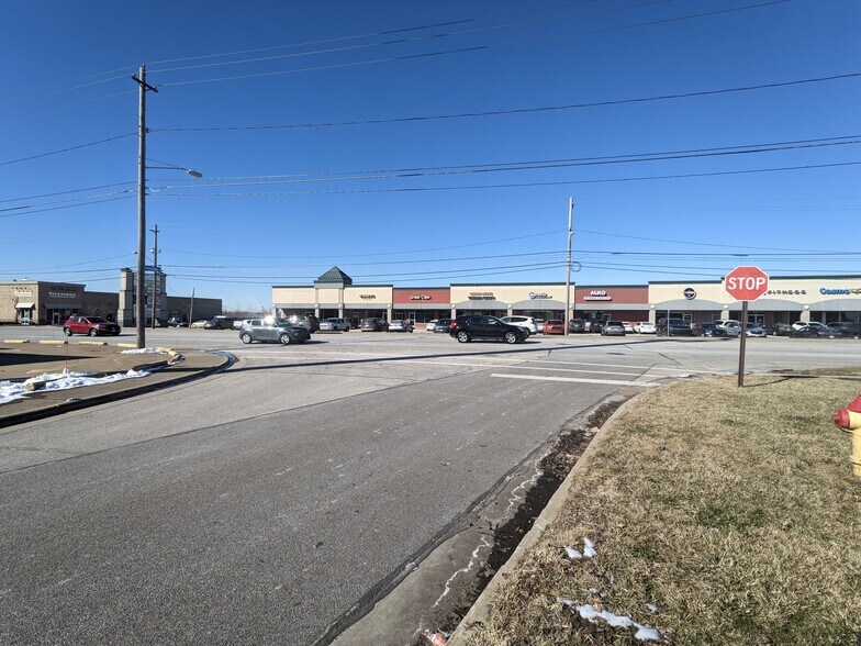 7530 Mentor Ave, Mentor, OH à vendre - Aérien - Image 2 de 5