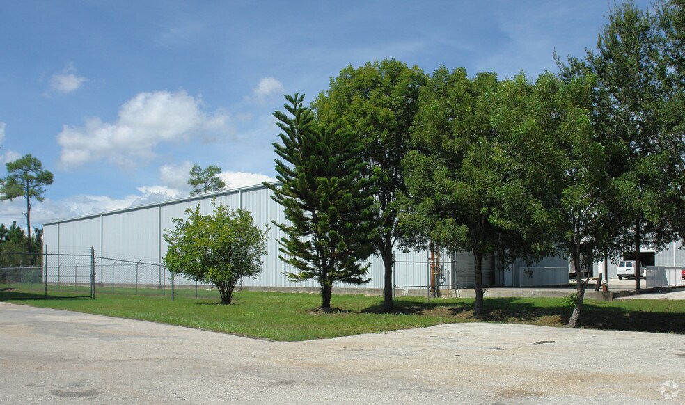 6170 Idlewild St, Fort Myers, FL à vendre - Photo du bâtiment - Image 2 de 4