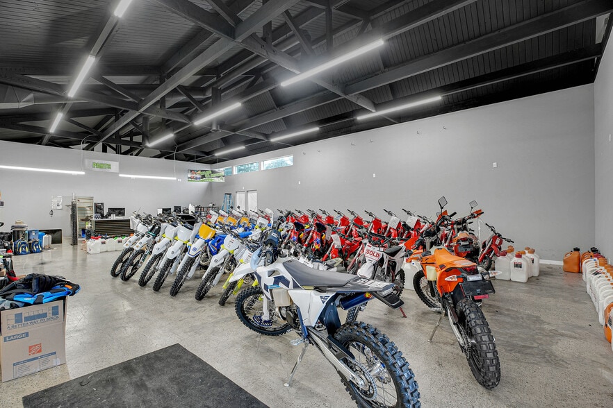 993 NE Kane Dr, Gresham, OR for sale - Building Photo - Image 3 of 17