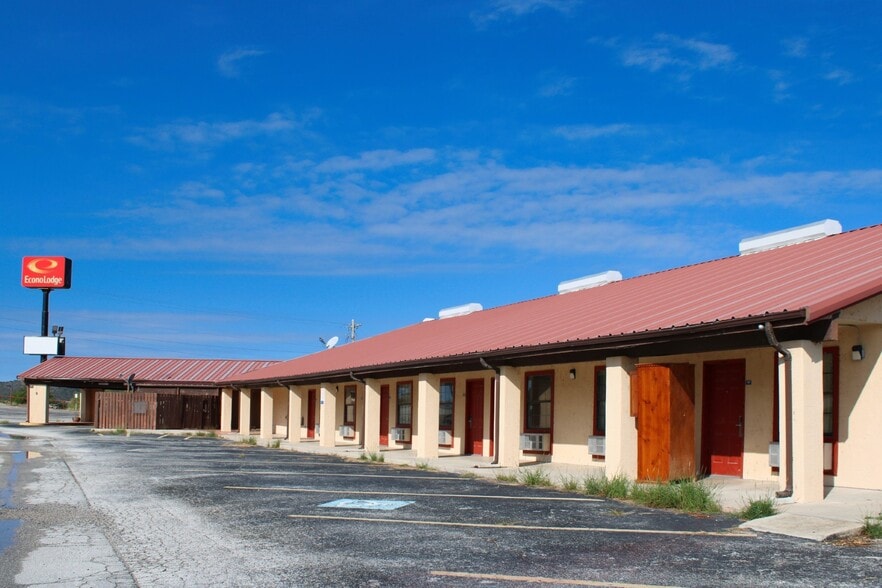 111 Martinez St, Junction, TX for sale - Building Photo - Image 3 of 14