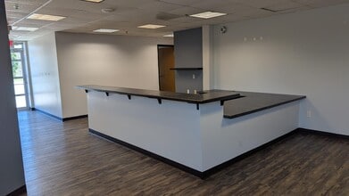 8555 W Forest Home Ave, Greenfield, WI for lease Interior Photo- Image 2 of 21