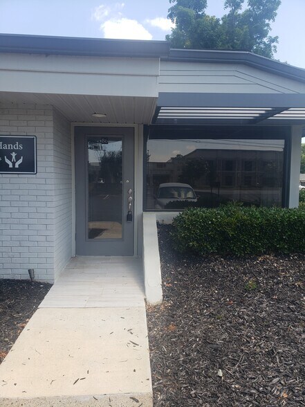 600 Houze Way, Roswell, GA à vendre - Photo du bâtiment - Image 1 de 1