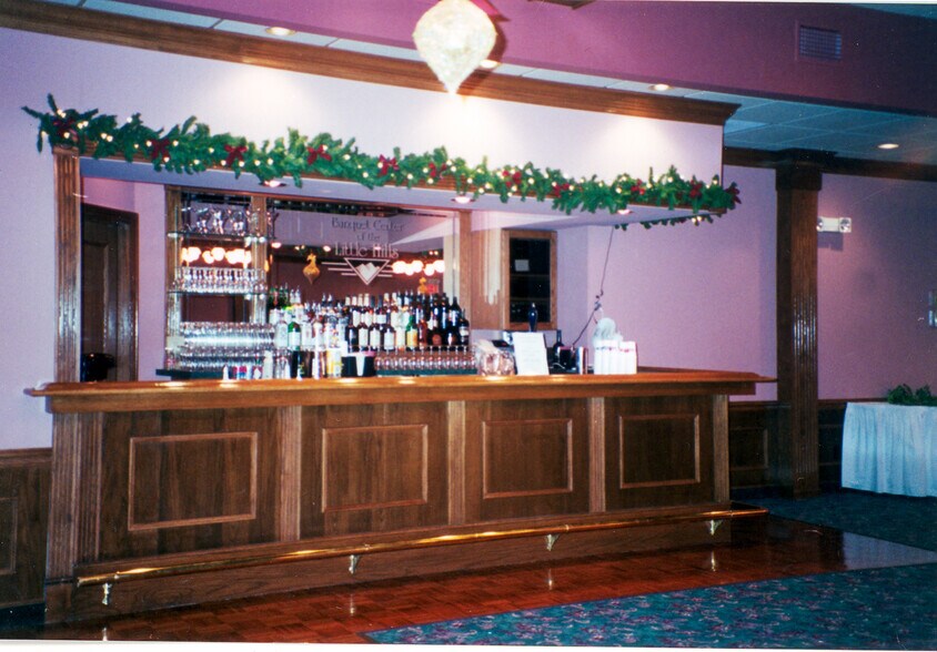 111 Transit St, Saint Charles, MO à louer - Photo du bâtiment - Image 3 de 9