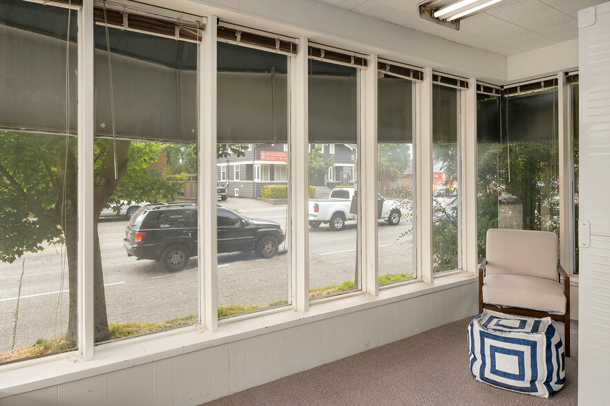 7342 15th Ave NW, Seattle, WA for sale - Lobby - Image 3 of 17