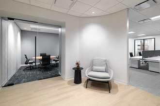 6350 Walker Ln, Alexandria, VA à louer Photo intérieure- Image 2 de 12