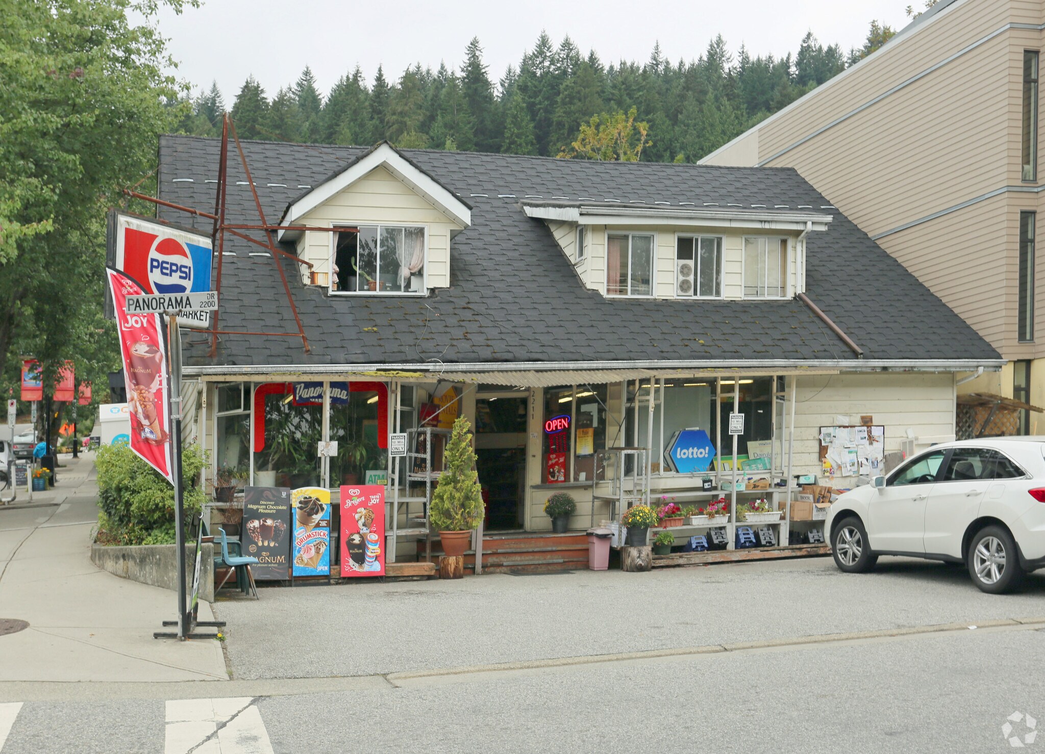 2211 Panorama Dr, North Vancouver District, BC for sale Primary Photo- Image 1 of 1