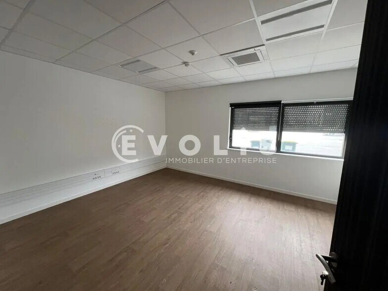 Rue Jacquard, Chassieu à vendre - Photo intérieure - Image 2 de 10