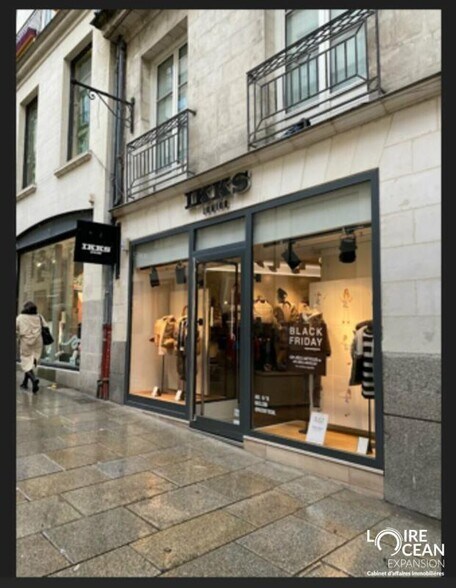 Commerce de détail dans Nantes à louer - Photo du bâtiment - Image 1 de 6