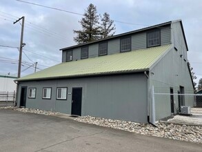 2990 Portland Rd NE, Salem, OR for lease Building Photo- Image 2 of 3