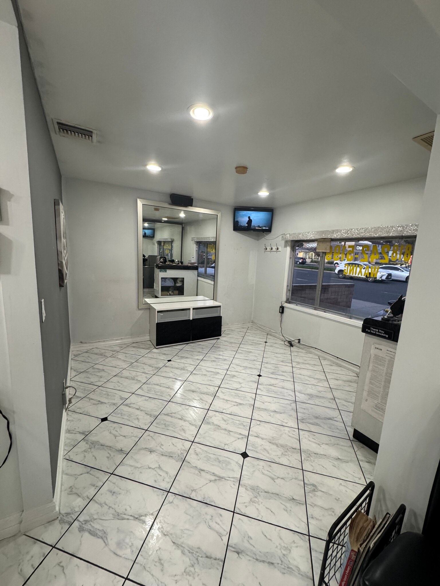 1632 W Glenoaks Blvd, Glendale, CA à louer Photo intérieure- Image 1 de 20