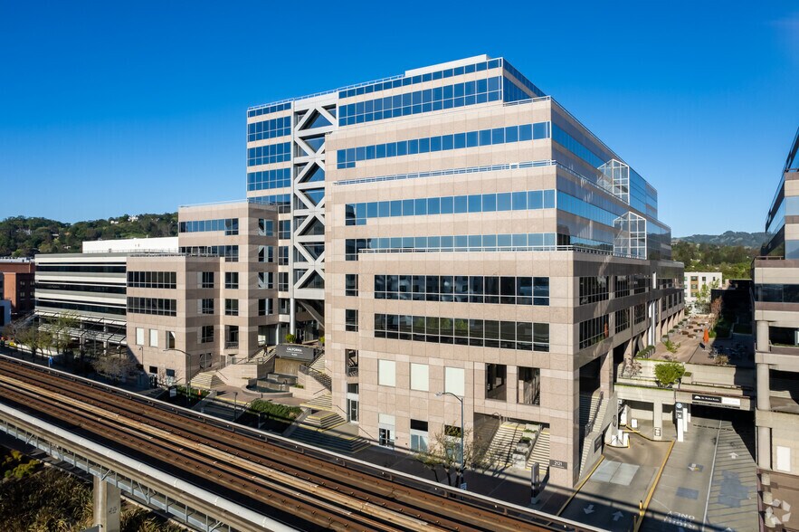 2121 N California Blvd, Walnut Creek, CA à louer - Photo du bâtiment - Image 2 de 5