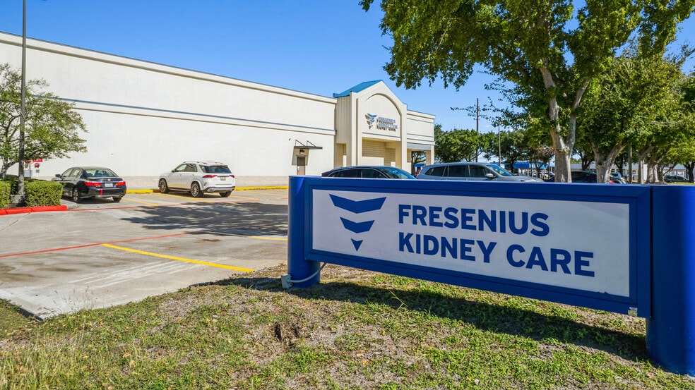 10505 Jones Rd, Houston, TX for sale - Building Photo - Image 3 of 6