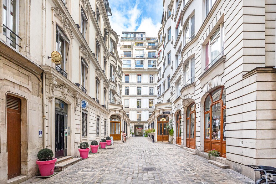 94 Rue Saint-Lazare, Paris for lease - Building Photo - Image 1 of 1