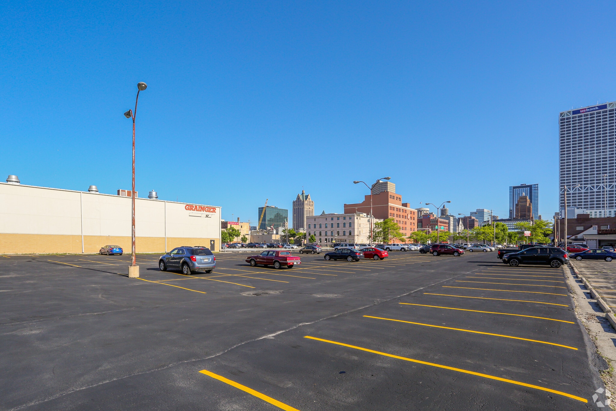 633 E Buffalo St, Milwaukee, WI for sale Primary Photo- Image 1 of 2