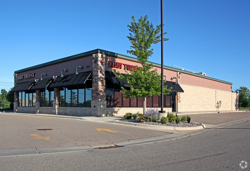 320 Pioneer Trl, Chaska, MN for sale - Primary Photo - Image 1 of 2