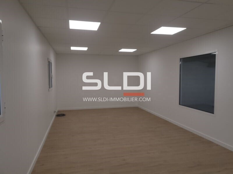 Flex in Vaulx-Milieu for lease Interior Photo- Image 1 of 10