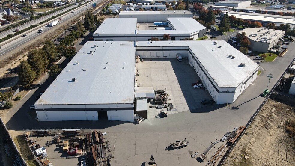 1992 Rockefeller Dr, Ceres, CA for lease - Building Photo - Image 2 of 2