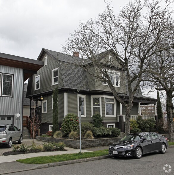 2107 NW 23rd Ave, Portland, OR à vendre - Photo du bâtiment - Image 2 de 10