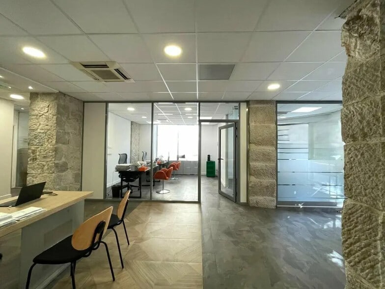 Retail in Nice for lease - Interior Photo - Image 2 of 9