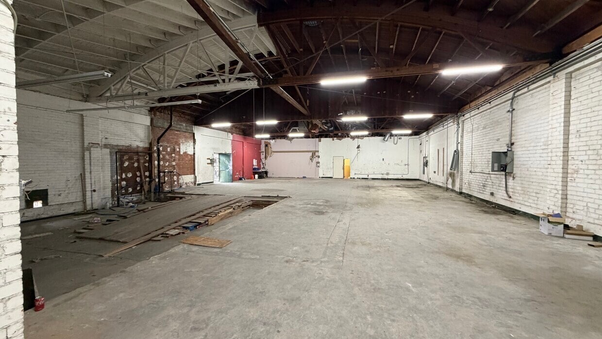 5100-5102 Lankershim Blvd, North Hollywood, CA for lease Interior Photo- Image 1 of 2