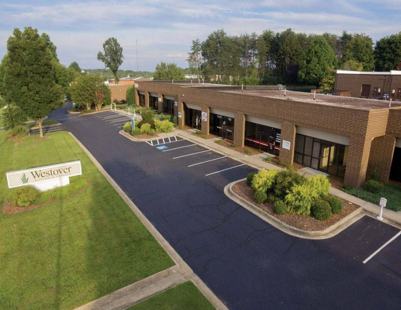 950 Tate Blvd, Hickory, NC for lease Building Photo- Image 1 of 5