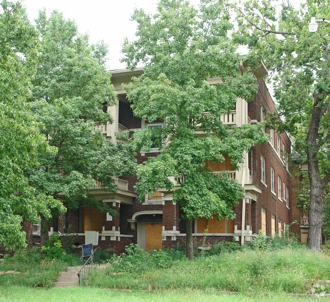 630 SW Taylor St, Topeka, KS for sale - Building Photo - Image 2 of 6