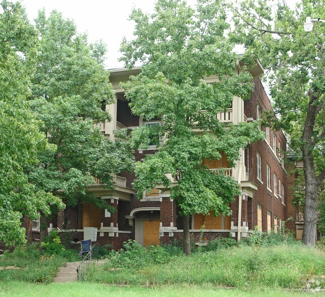 630 SW Taylor St, Topeka, KS à vendre - Photo du bâtiment - Image 2 de 6