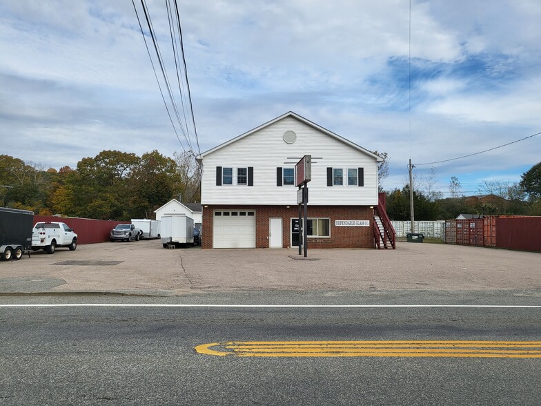 132 Oak St, Westerly, RI à louer - Photo du bâtiment - Image 3 de 4