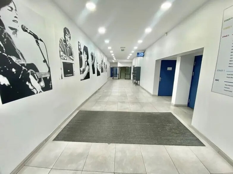 Office in Paris for sale - Building Photo - Image 2 of 18