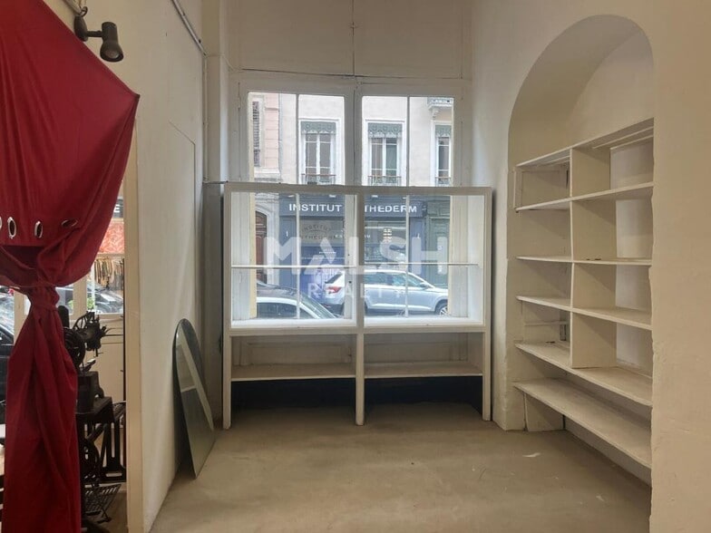 Retail in Lyon for lease - Interior Photo - Image 2 of 6