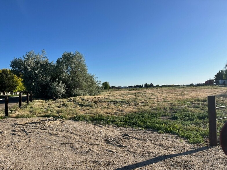 12464 Karcher Rd, Nampa, ID for sale - Building Photo - Image 3 of 11