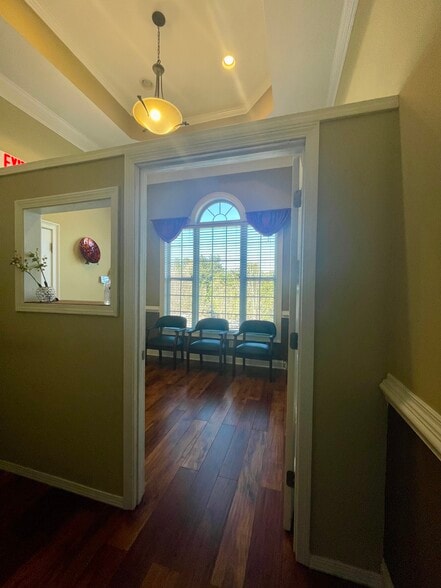 950 Dannon View, Atlanta, GA for sale - Lobby - Image 3 of 10