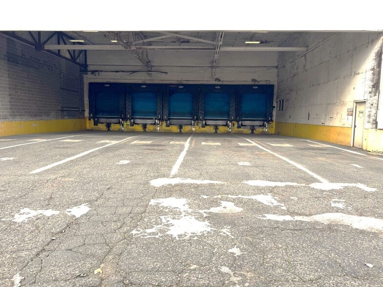 9930 N Burgard Way, Portland, OR for lease - Building Photo - Image 3 of 10