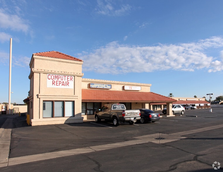 10540 W Indian School Rd, Phoenix, AZ à louer - Photo du bâtiment - Image 2 de 4
