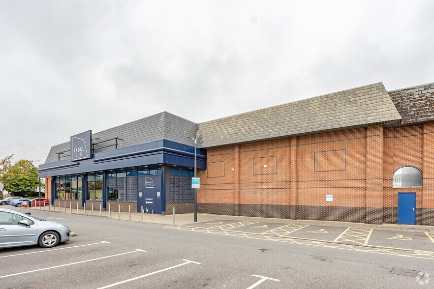 St. Ann Way, Gloucester à louer - Photo du bâtiment - Image 2 de 3