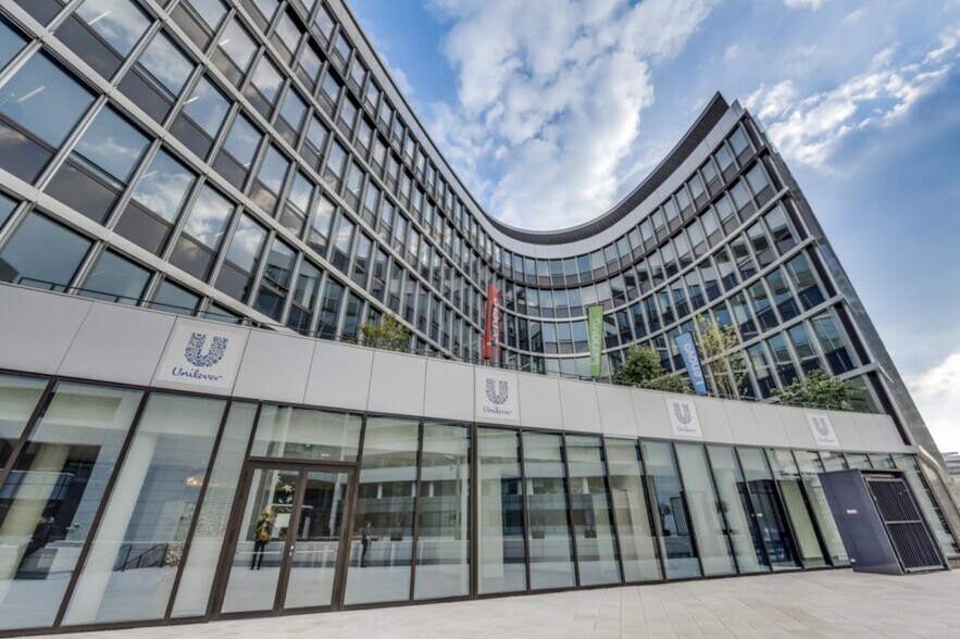 18-20 Rue Des Deux Gares, Rueil-Malmaison à louer - Photo du bâtiment - Image 2 de 17