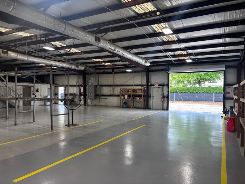 1032 Commercial Dr, Brunswick, GA à vendre - Photo du bâtiment - Image 2 de 12