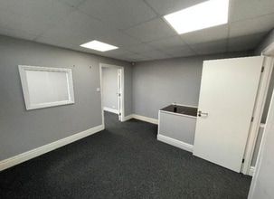 6 Tom Brown St, Rugby for lease Interior Photo- Image 1 of 2