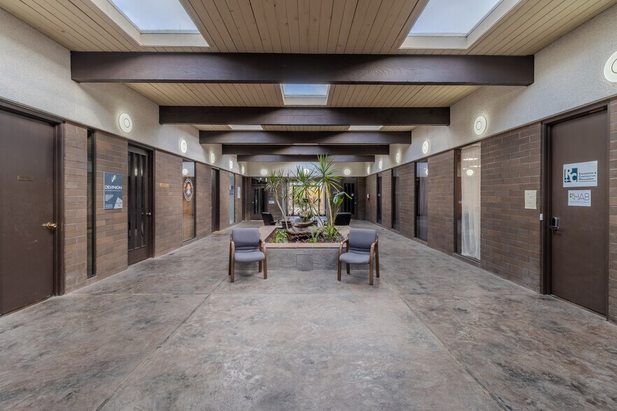 1177 Jadwin Ave, Richland, WA for sale - Interior Photo - Image 2 of 8