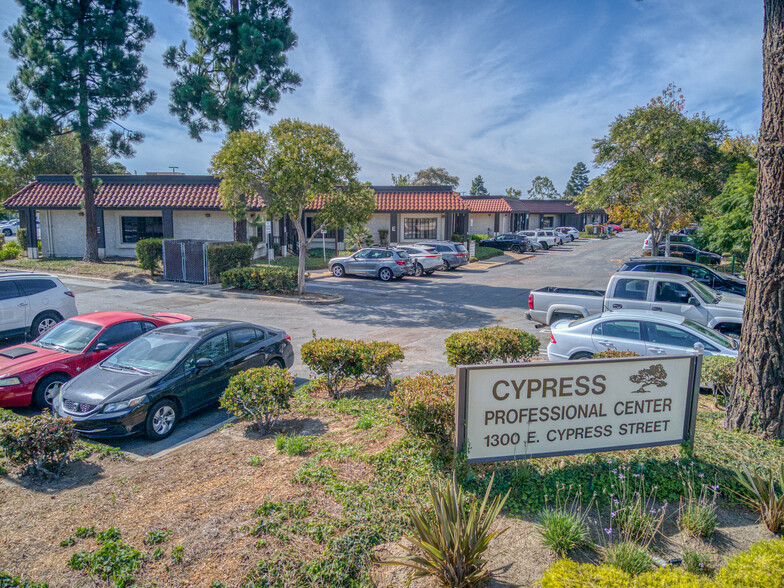 1300 E Cypress St, Santa Maria, CA for lease - Building Photo - Image 2 of 7