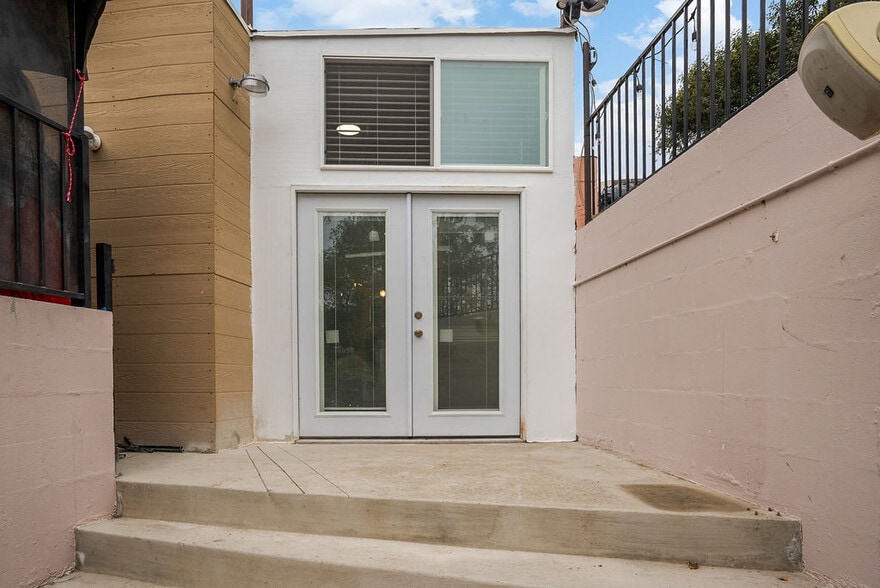 10200 Willow Springs Lane, Sunland, CA à vendre - Photo du bâtiment - Image 3 de 74