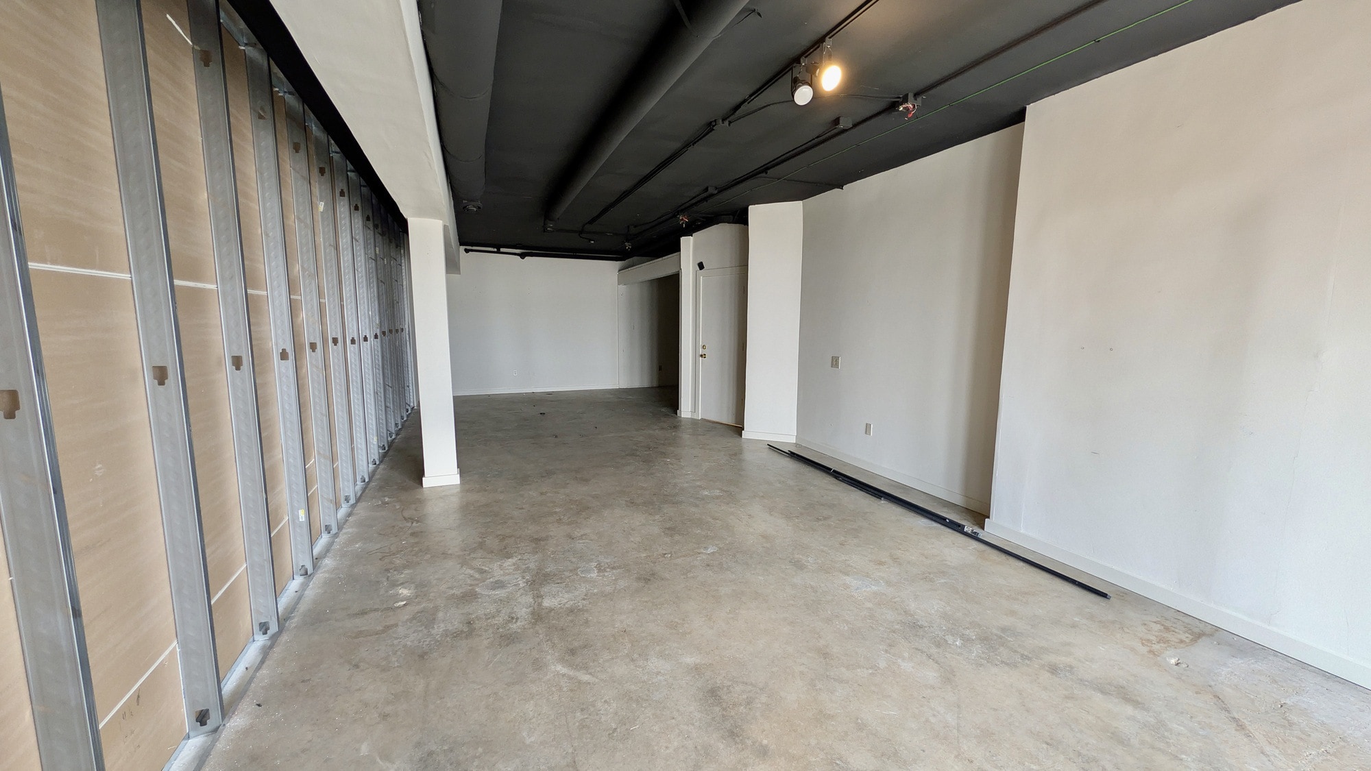 4000-4016 Shoreline Dr, Spring Park, Spring Park, MN for lease Construction Photo- Image 1 of 3