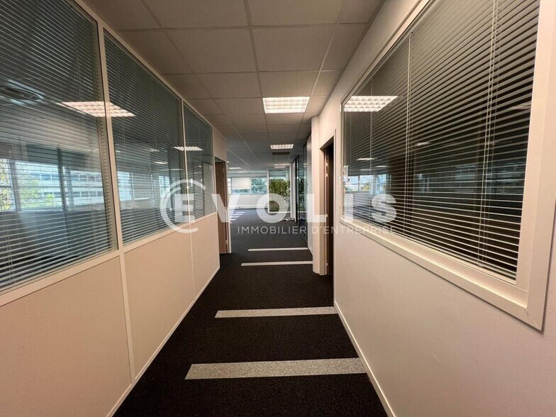Office in Bordeaux for lease - Interior Photo - Image 3 of 8